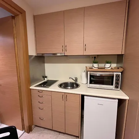 Chris & Mary Beautiful Yard Skg Апартаменты *