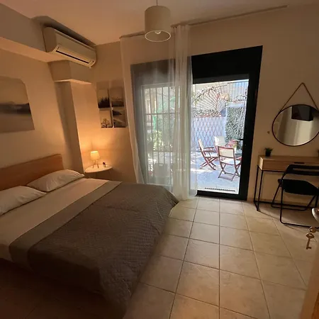 Chris & Mary Beautiful Yard Skg Апартаменты Салоники