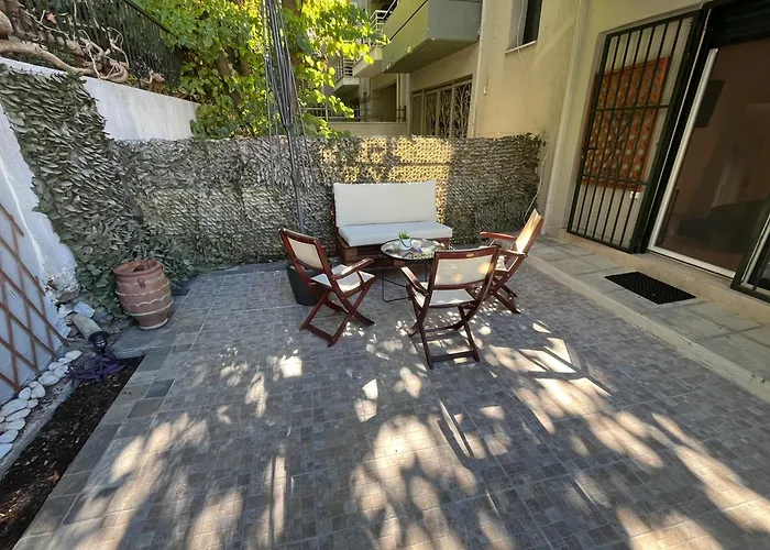 아파트 Chris & Mary Beautiful Yard Skg