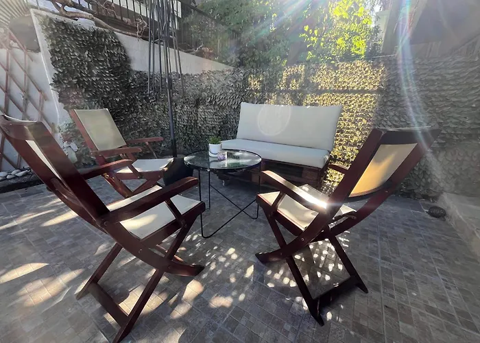 Chris & Mary Beautiful Yard Skg דירה סלוניקי