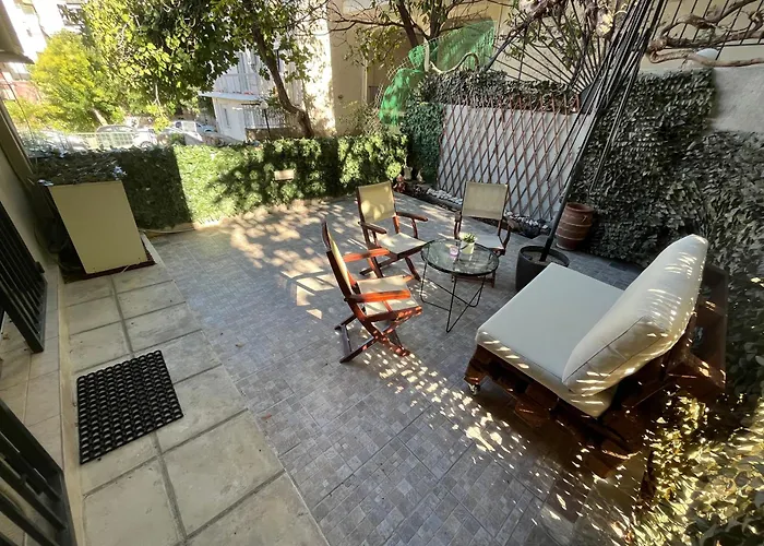 Chris & Mary Beautiful Yard Skg דירה